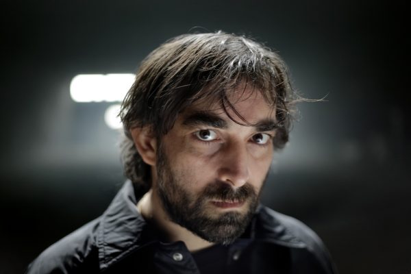 Mouss Kelaï, chanteur et parolier de Mass Hysteria, portrait